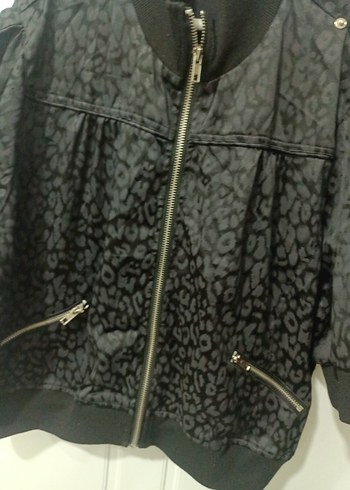 C1 Gri Yılan Desenli Kısa Fermuarlı Kadın Ceket - Görsel 4