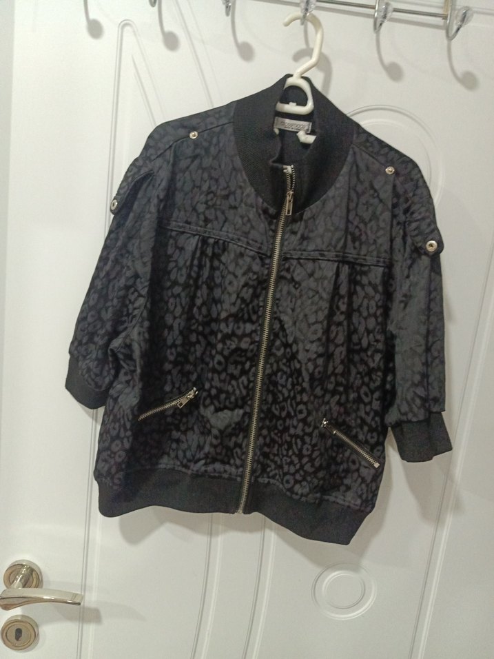 C1 Gri Yılan Desenli Kısa Fermuarlı Kadın Ceket - Görsel 2