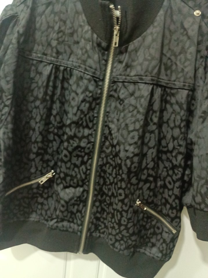 C1 Gri Yılan Desenli Kısa Fermuarlı Kadın Ceket - Görsel 4