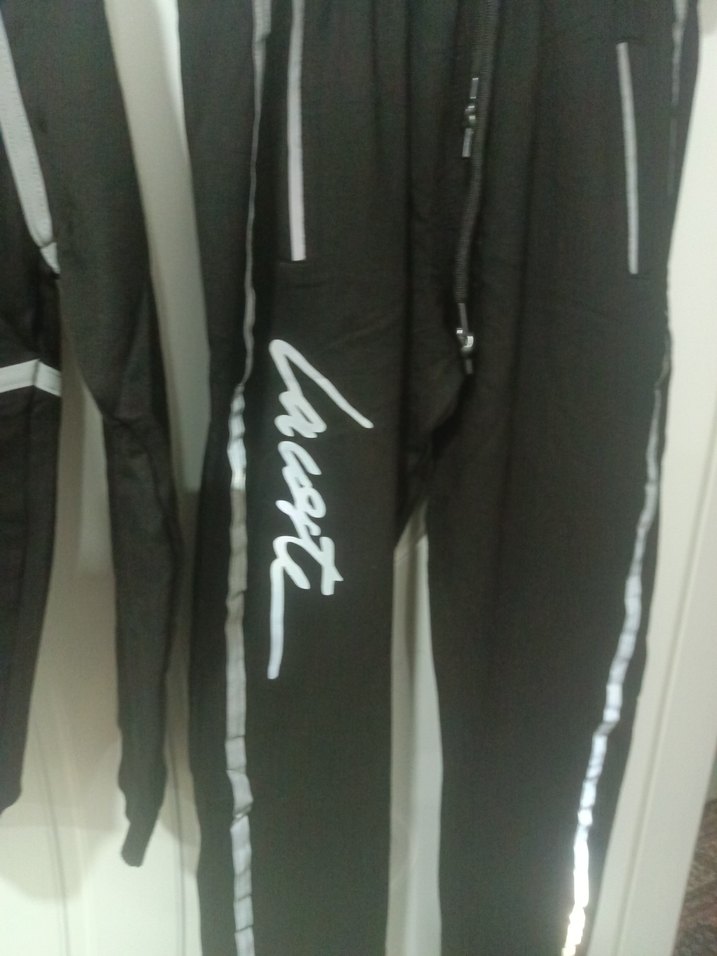 c1Lacoste Siyah Kapüşonlu Fermuarlı Erkek aşortman takımı - Görsel 2