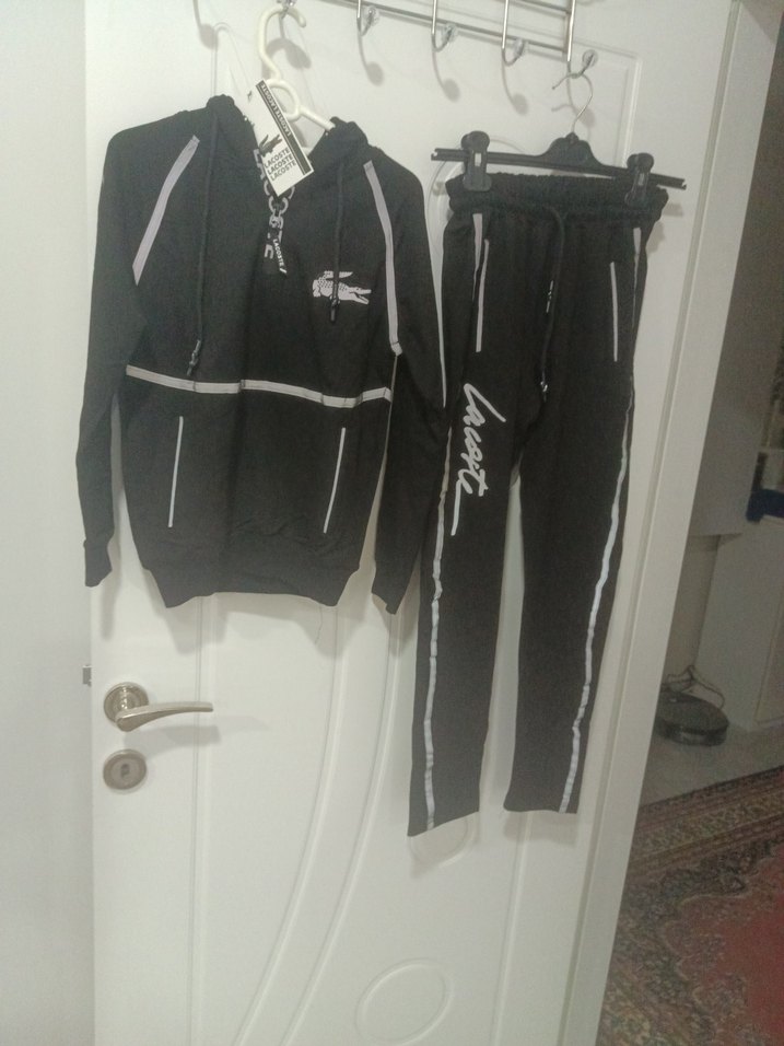 c1Lacoste Siyah Kapüşonlu Fermuarlı Erkek aşortman takımı - Görsel 4