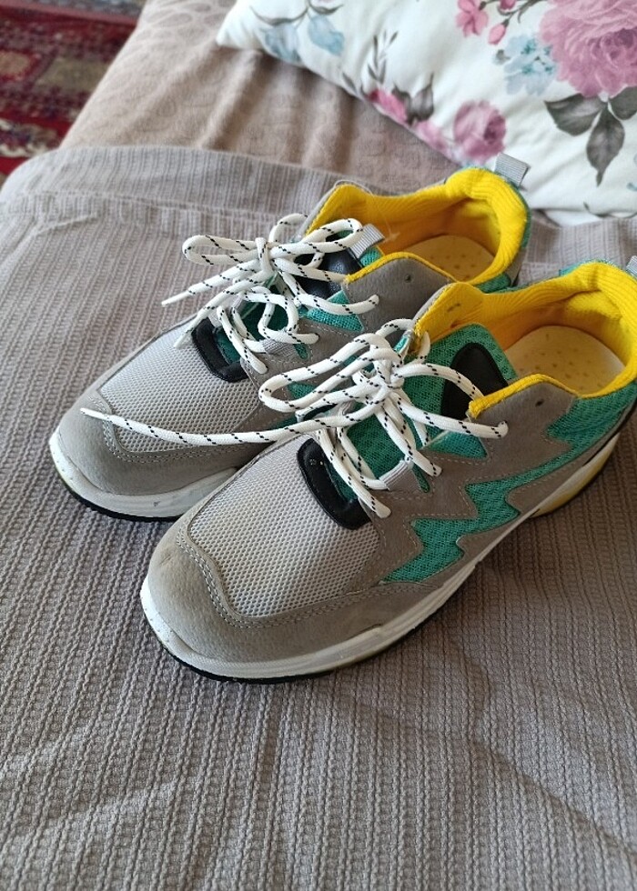 16, Spor ayakkabı - Görsel 2