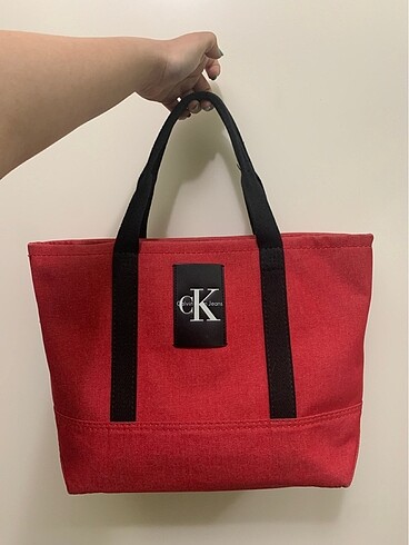 Calvin klein canta