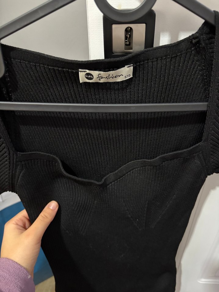 Siyah V Yaka Triko Midi Elbise - Görsel 2