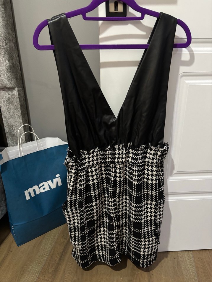 V Yaka Kuşaklı Ekose Kumaş Tulum - Görsel 3