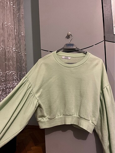 balon kollu bershka crop sweatshirts