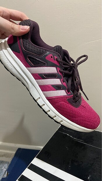 Taş gibi Adidas