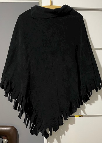 Kadın Siyah Püsküllü Polar Panço - Görsel 2