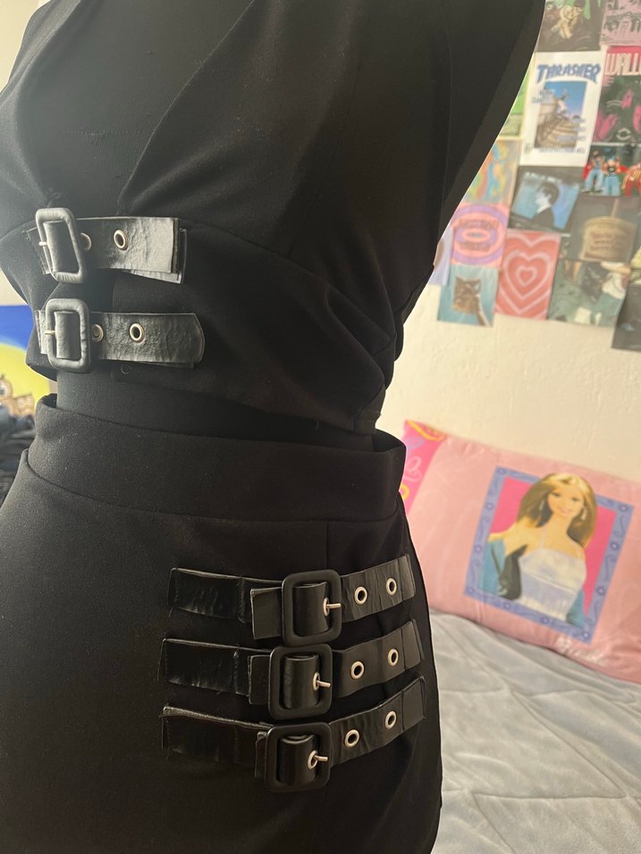 Siyah Deri Kemer Detaylı Gotik takim — görsel 4/6