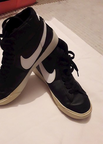 Siyah Bağcıklı Stiletto Topuklu Spor Ayakkabı