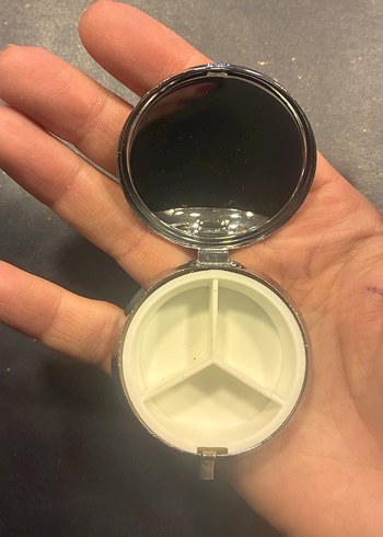 Çiçek Motifli İlaç Kutusu - Görsel 2