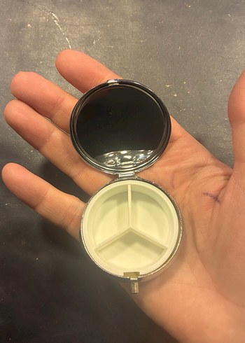 Turuncu Çiçek Desenli ilaç ve Vitamin kutusu - Görsel 2