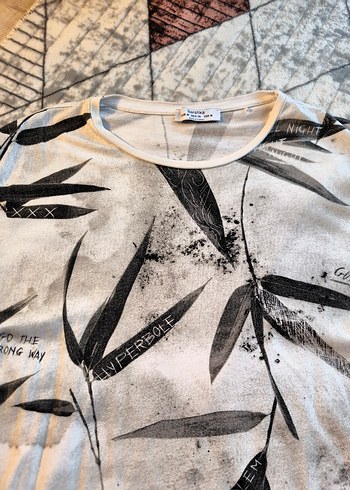 Bershka Marka 3D Baskılı Tişört - Görsel 2