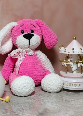 Pembe ve Beyaz Peluş Oyuncak Köpek