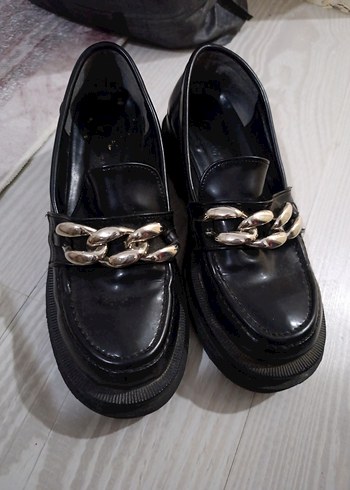 Zincir Detaylı Siyah Loafer ayakkabi