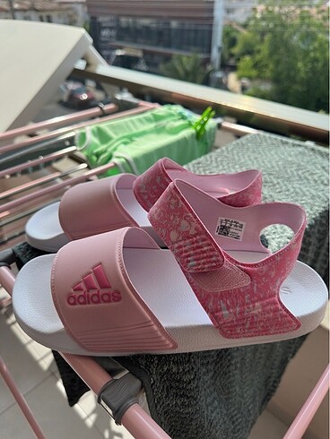 Adidas sandalet