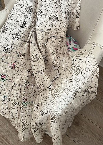 Diğer Soyut Desenli Beyaz Masa Örtüsü