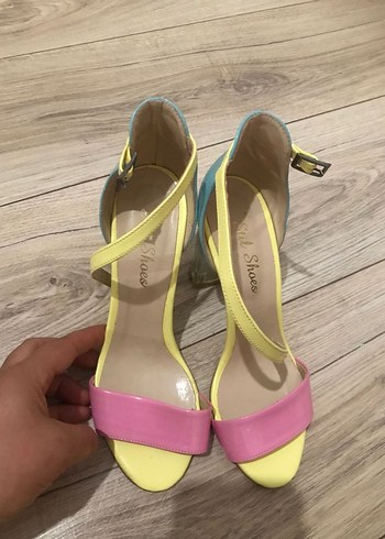 38 Beden Renkli Tokalı Stiletto Kadın Ayakkabı