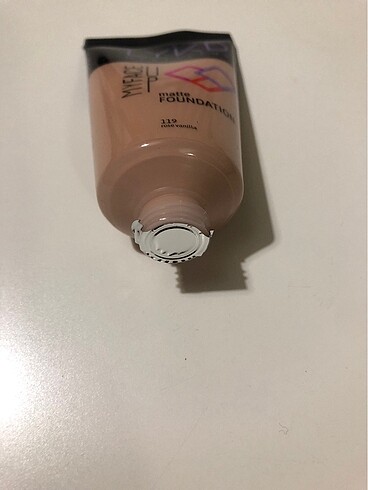 Beden Lykd Matte Fondöten 119 Rose Vanilla