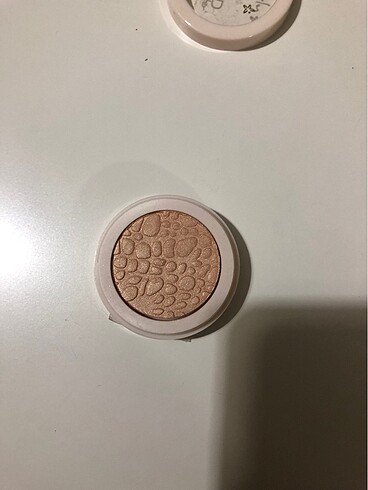 Beden Lovely aydınlatıcı