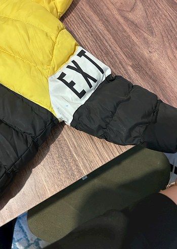 Sarı-siyah Kapüşonlu Erkek Çocuk Mont - Görsel 7