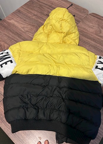 Sarı-siyah Kapüşonlu Erkek Çocuk Mont - Görsel 3