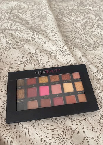 HUDA BEAUTY Göz Farı Paleti