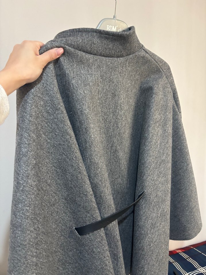 Düğmeli Gri Kadın Yün Panço - Görsel 2