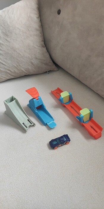 Hot Wheels Araba fırlatma