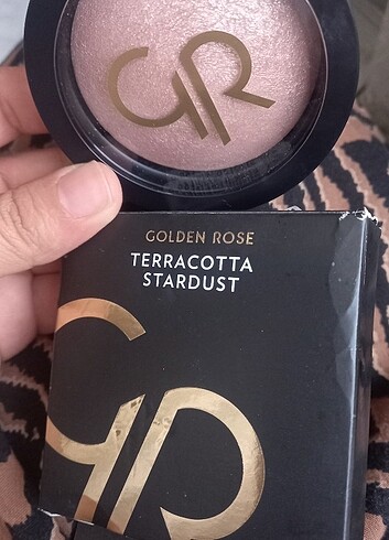 Golden rose highlighter