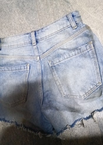 Yırtık Mini Mavi Kot Şort - Görsel 3