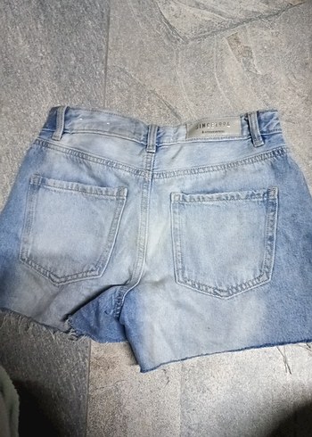 Kadın Gri Batik Desenli taşlı Kot Şort - Görsel 4