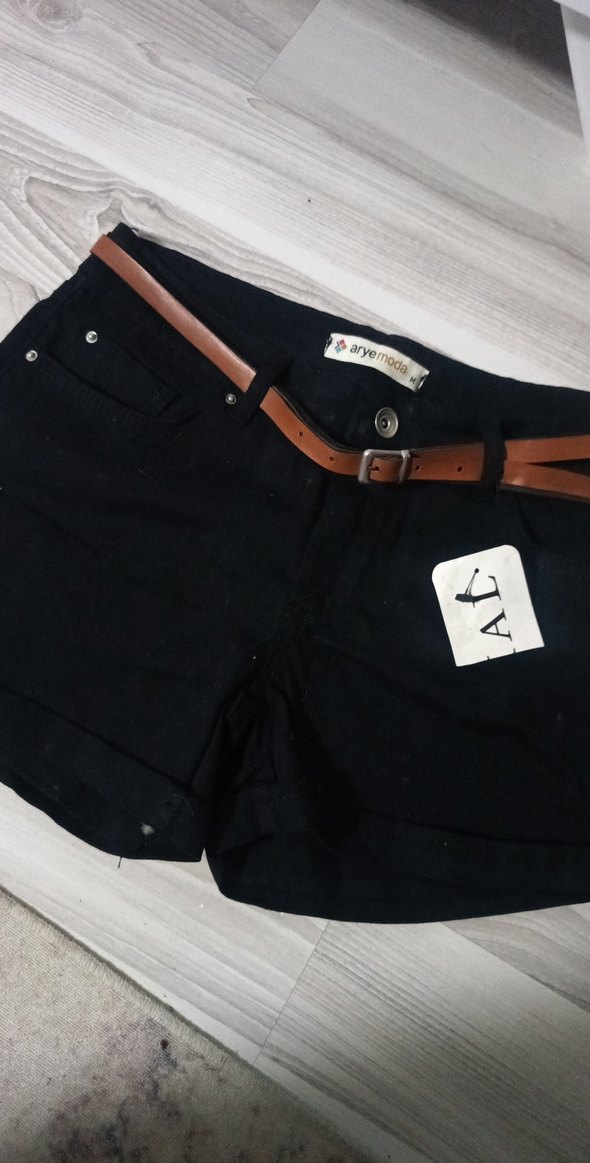 Kemerli Siyah Mini Denim Şort - Görsel 2