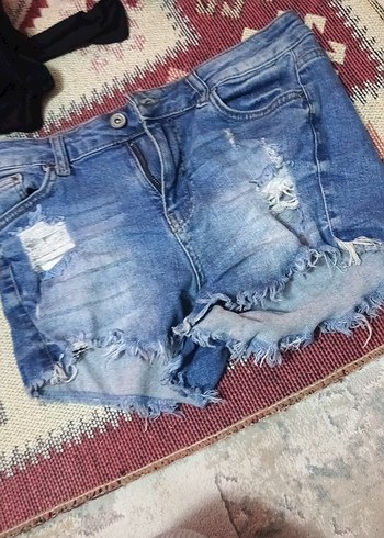 Kadın Mavi Koyu Renk Yırtık Kot Şort - Görsel 2