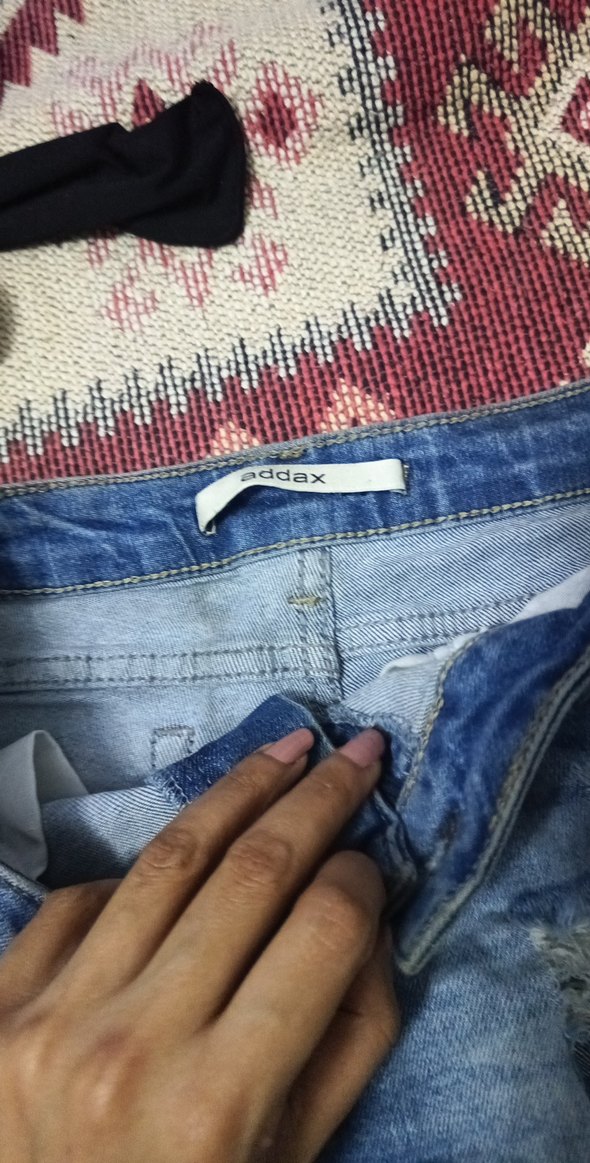 Kadın Mavi Koyu Renk Yırtık Kot Şort - Görsel 3