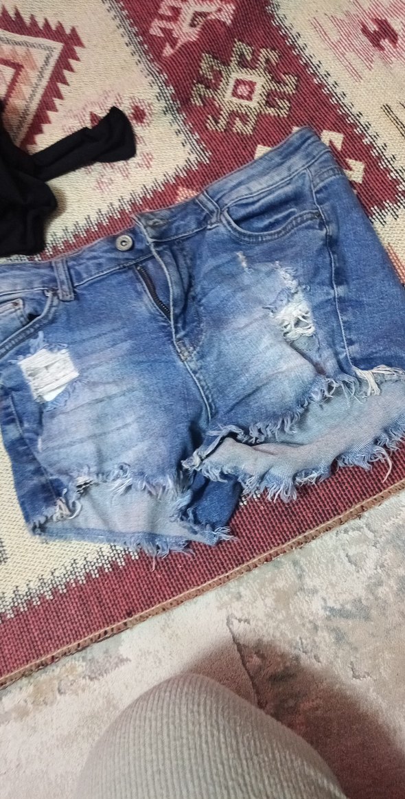 Kadın Mavi Koyu Renk Yırtık Kot Şort - Görsel 2