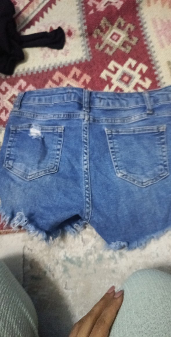 Kadın Mavi Koyu Renk Yırtık Kot Şort - Görsel 4