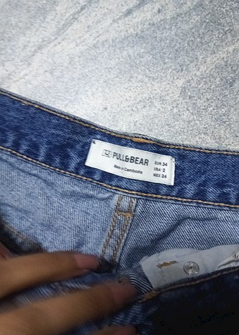 Kadın Mavi Yırtık Mini Denim Şort - Görsel 3