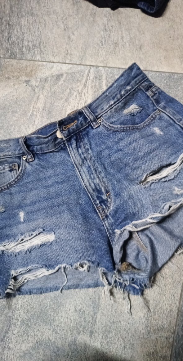 Kadın Mavi Yırtık Mini Denim Şort - Görsel 2