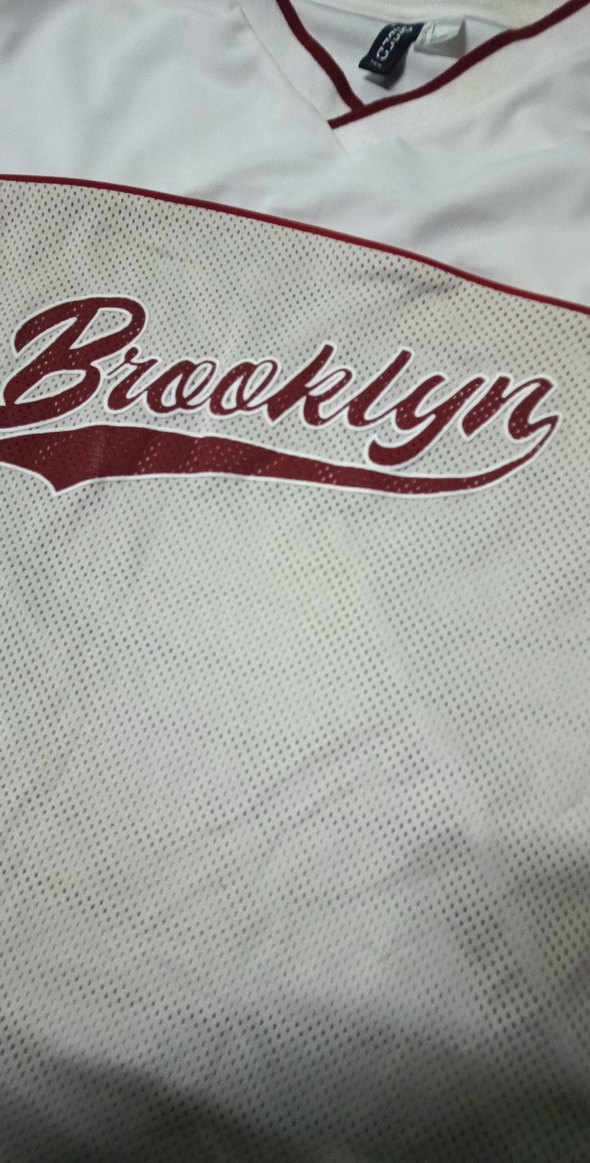 Brooklyn Baskılı Gri Beyaz V Yaka Erkek Tişört - Görsel 2