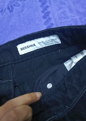 Düğmeli Siyah Yırtık Mini Kot Şort - Görsel 4