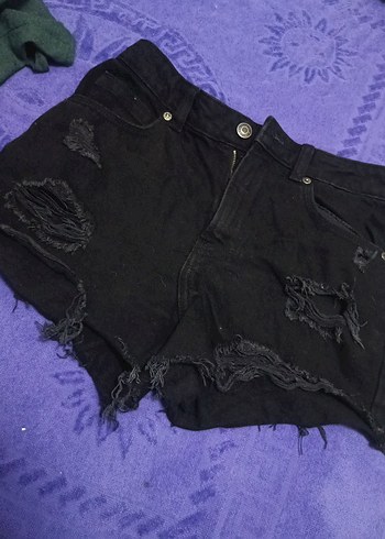 Düğmeli Siyah Yırtık Mini Kot Şort - Görsel 2