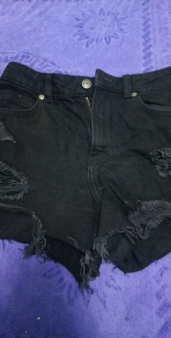 Düğmeli Siyah Yırtık Mini Kot Şort - Görsel 3