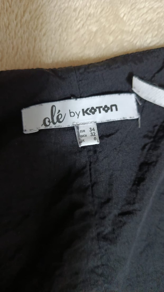 Siyah Kolsuz Yüksek Yaka Fermuarlı Tulum - Görsel 2