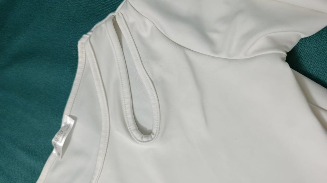 Beyaz V Yaka Uzun Kollu Kadın Bluz - Görsel 2