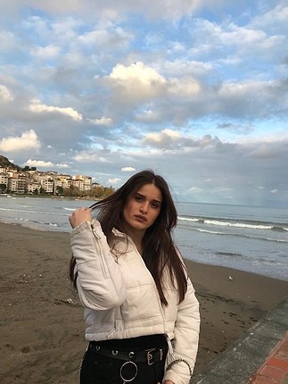 Beyaz şişme mont