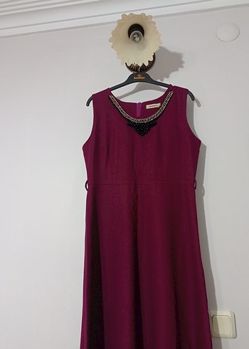 Zara Bordo Zincir Detaylı Uzun V Yakalı Elbise