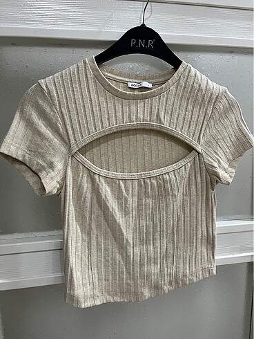 Pencere detaylı tshirt