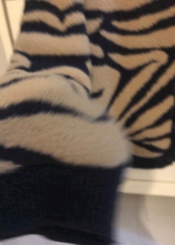 C&A Kahverengi Zebra Desenli Tüylü V Yaka Hırka - Görsel 5