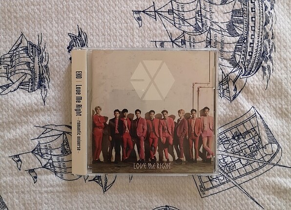 EXO - LOVE ME RIGHT ~ROMANTIC UNIVERSE~